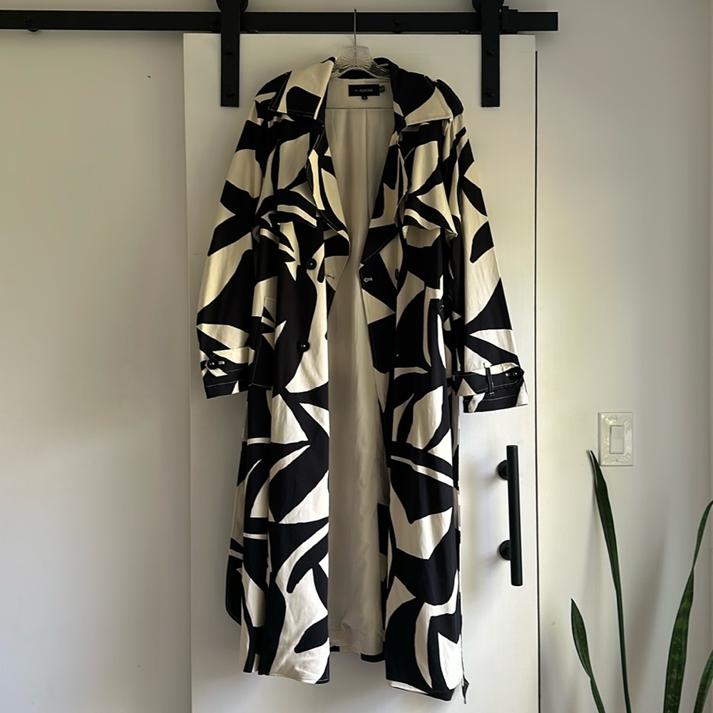 Trench Coat, 11 honore NWOT